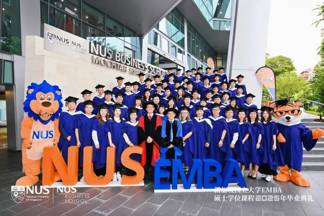 毕业季 | 一袭学位袍，解密新加坡国立大学的荣耀时刻