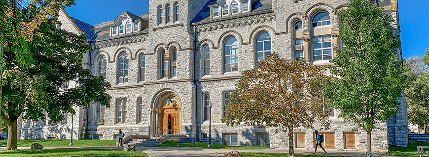 加拿大女王大学中外合办